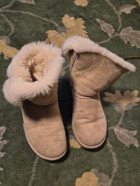 UGG Short Suede Shearling Boots - Beige Cream